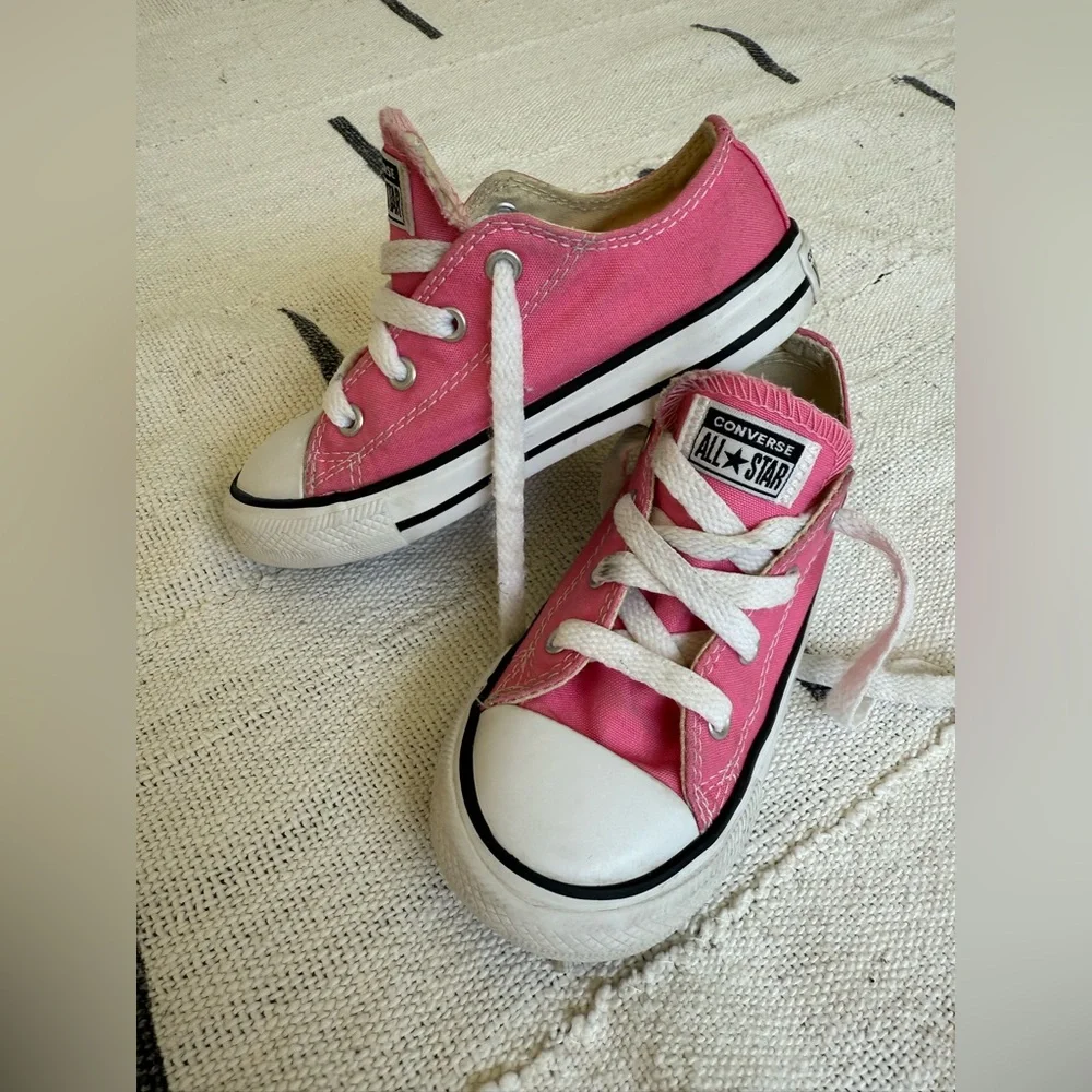 Perfect Pink 🩷 CONVERSE for Lil Girls Sz 9